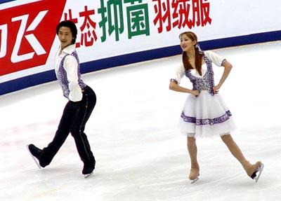 图文-世界花样滑大奖赛中国站 王佳悦/孟飞可爱表演