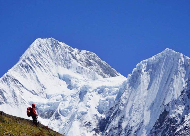 只是那一眼就终身难忘 贡嘎山,主峰海拔7556米,四川省第一高峰,被喻为