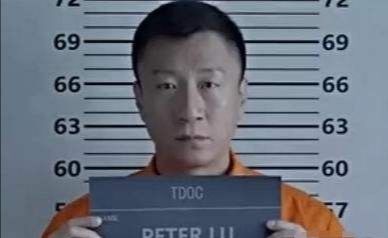 比如刘德华,这张照片刘德华很素,但是眉宇间依然帅气无比.