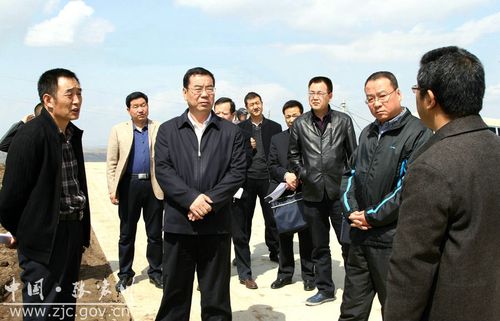 4月12日下午,张家川县委书记陈晰,县委副书记,县长马筱宁调研交通