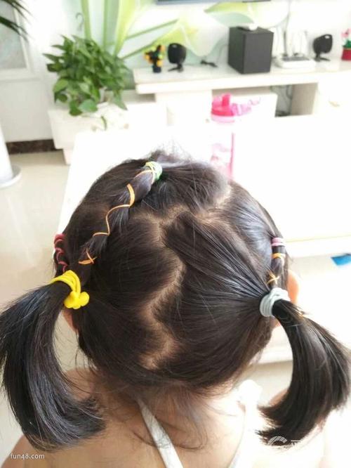 小女孩扎头发的方法