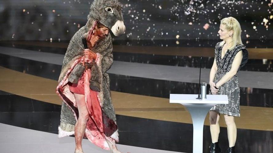 当地时间周五(3月12日),57岁的法国女演员科琳娜·马谢罗(corinne