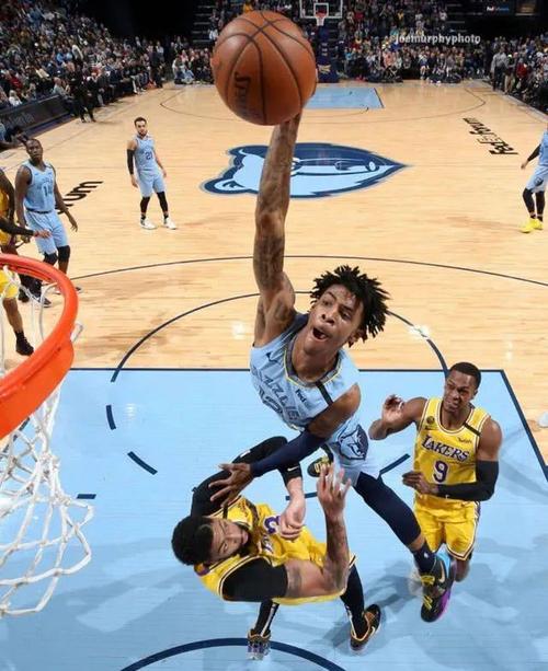 nba球鞋盘点|莫兰特穿nike欧文6大胜湖人,塔克上脚aj11粉蛇!