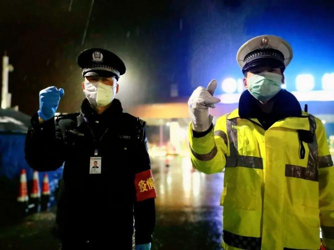 他们说:疫情不退,警察不退!