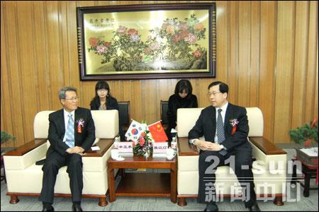 韩国驻华大使辛正承,烟台市长张江汀出席斗山disd峻工