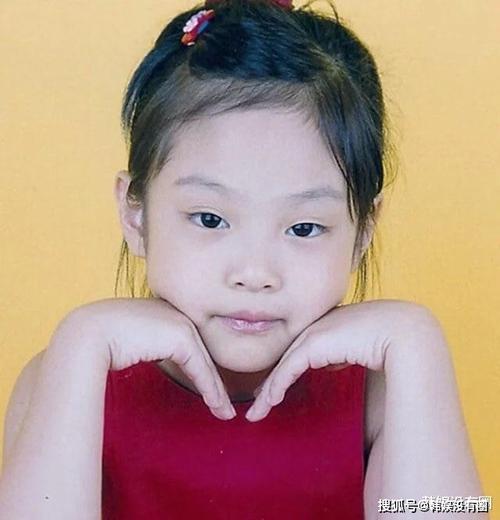 blackpink纪录片公开成员金智妮金智秀童年照成为话题