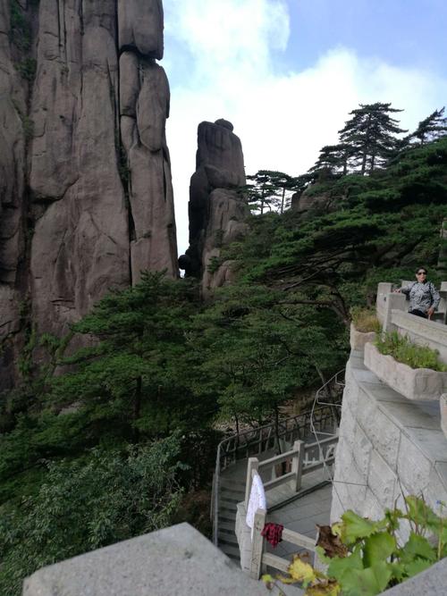 黄山奇石怪松流云 宏村古屋深巷水脉(3)