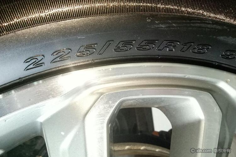 现代ix35左前轮胎尺寸