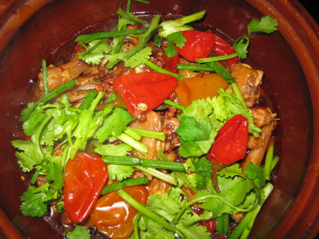 砂锅泡椒兔肉