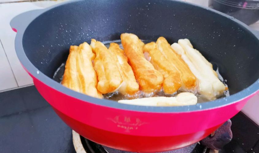 香酥可口,自制油条家庭版油条的做法图解13