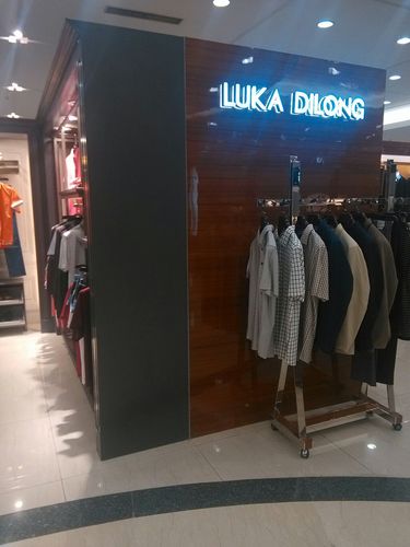 北京市海淀区远大路1号贵友大厦f2  标签: 购物 男装 服装  luka