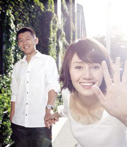 1999年,夏雨袁泉正式交往,被演艺圈评为金童玉女组合.