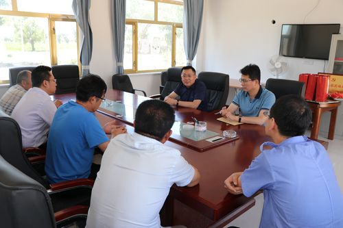 图片要闻> 正文 市局党组成员,副局长徐治平来到定边县砖井镇石圈村