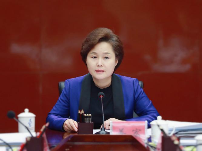 今年2月官网显示她已任内蒙古自治区民政厅党组书记.