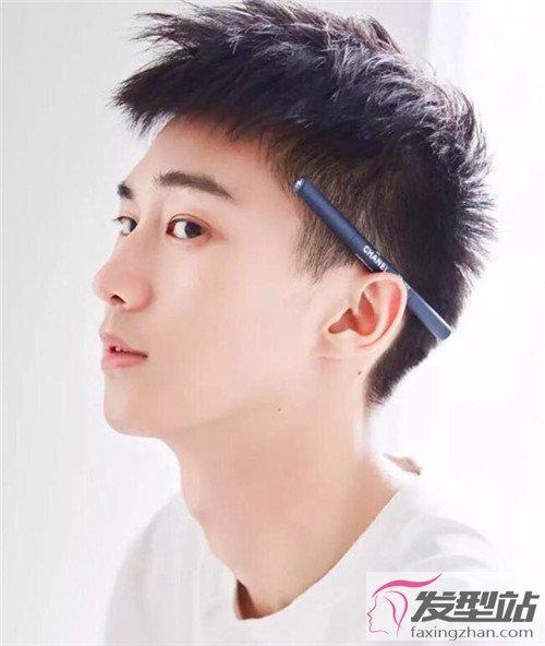 校园男生小清新发型 温暖阳光魅力尽显