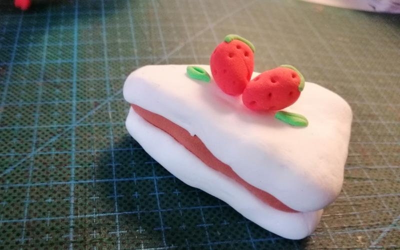 粘土制作草莓巧克力蛋糕