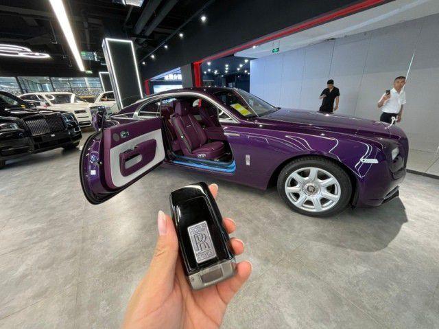 劳斯莱斯魅影天津现车紫色外观独一无二