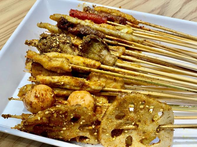 9元享门市价32元的【油炸串串套餐】爆款牛肉串6串 玫瑰小腊肠10串 香
