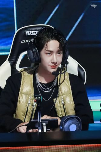 王一博壁纸 我心目中的电竞男神