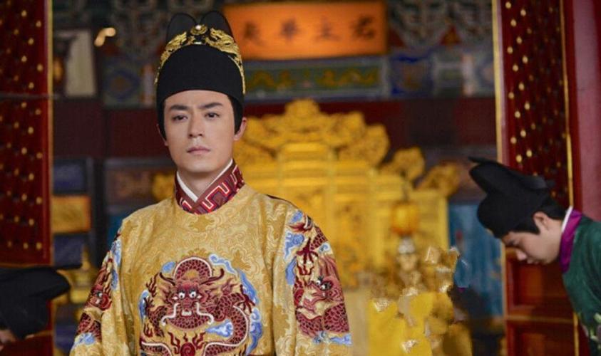 (朱祁镇剧照)其三,朱祁钰废掉朱见深的储位,改立自己儿子,孙太后也没
