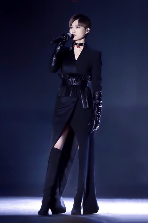 李宇春身段诱人,揭秘国际春为何深受时尚界爱戴