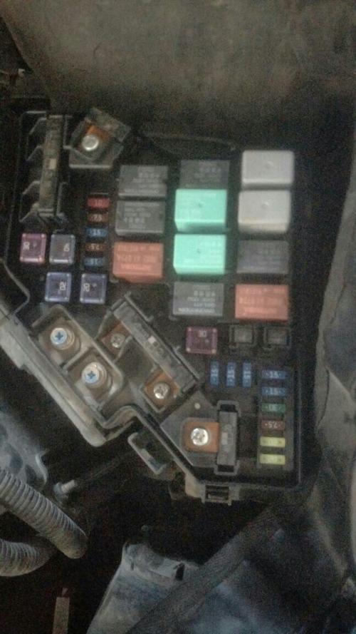 10款本田crv,主控制继电器在哪里,是哪个?