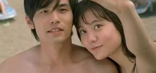 对了,她还是《头文字d》里藤原拓海的女朋友.