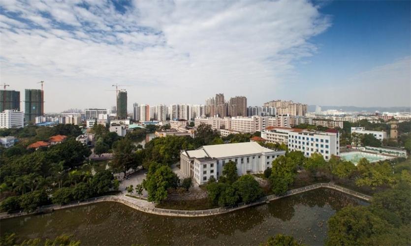 广西大学大礼堂1