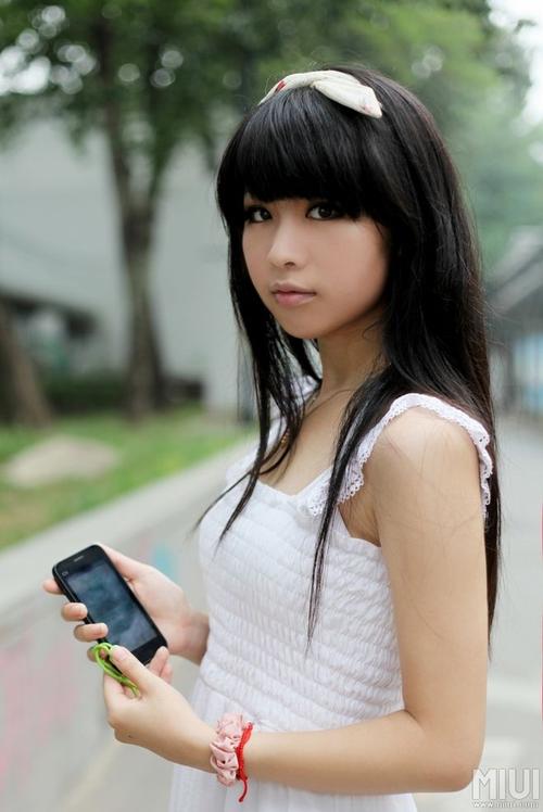 两张大家想要的可当桌面和锁屏的小米美女图片 - 机型讨论 - miui官方