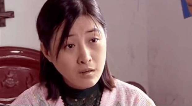 > 正文    彪哥的第二个追求对象,从农村来寻找马大帅的寡妇玉芬,这个