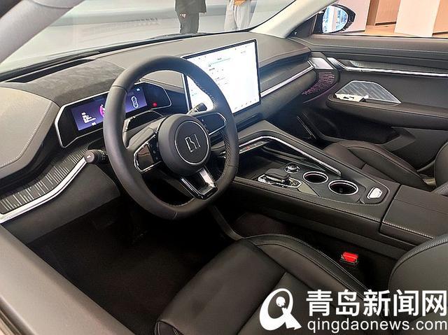 吉利汽车旗下极氪品牌的首款量产车型,定位是中大型车,豪华猎装电动