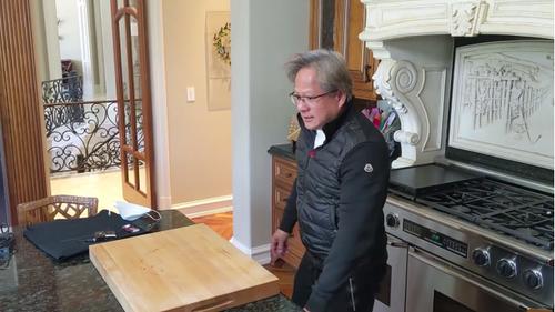 nvidia ceo老黄黄仁勋亲自在厨房烤制出全世界最大的显卡ga100!