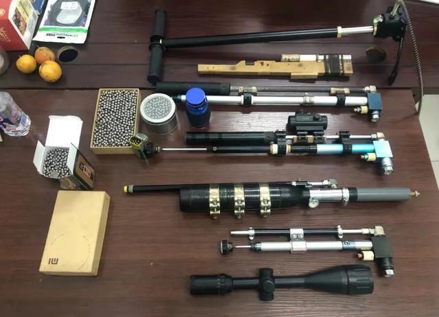 吉林市龙潭区相继发生多起轿车车玻璃被打坏事件 小小钢珠牵出非法