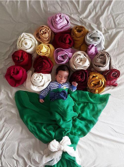 在家里自己就能给宝宝拍出大片感的百天照,何必要出门花冤枉钱?