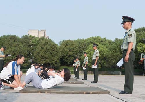 长沙组织2019年女兵综合素质考评