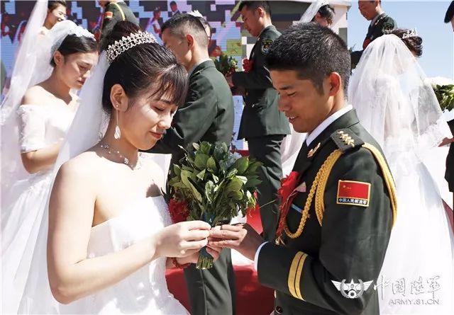 正文 "我和爱人已经领取结婚证,繁忙的工作让我们也没去计划婚礼的事