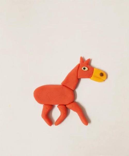 怎么用彩泥捏一匹马