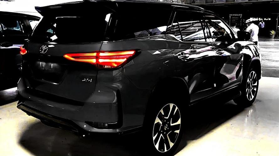 没有白等2022款丰田小霸道来了配28t差速锁四驱仅26万