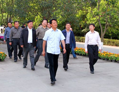 梓潼县委书记邹若力一行来我院商讨合作事宜