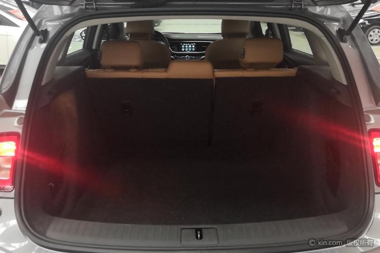 别克阅朗后备箱