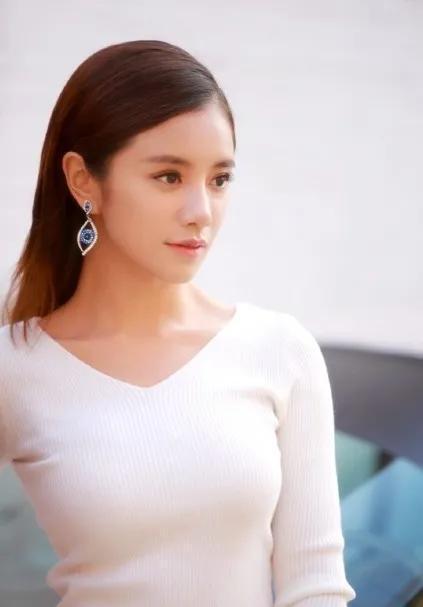 浙江卫视美女主持人伊一