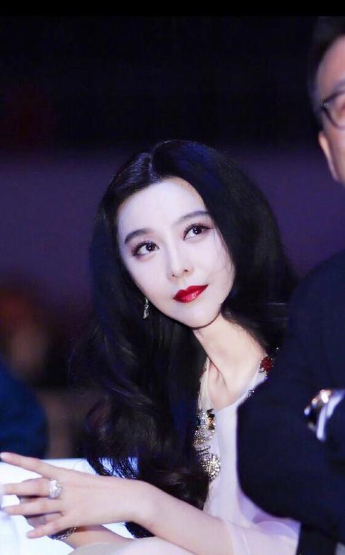 范冰冰,内地演员.出生日期是1981-9-16,出生于山东青岛.民族是汉族.