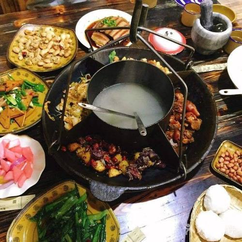 特色美食吊锅菜,在这里能让你感受到土家人的热情