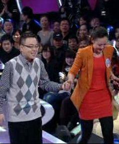 非诚勿扰李根吴长龙牵手成功 心动女生:吴子恩 就向黄菡老师送上妈妈