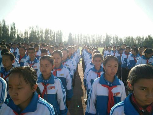 伊宁县第四中学七年级(5班)军训风采