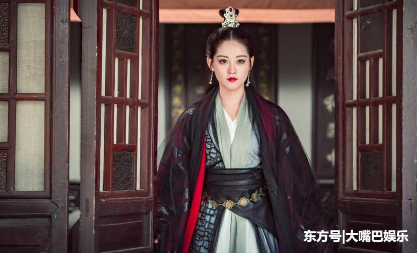 新《倚天》周芷若黑化仍逃不过眼线红唇,祝绪丹造型神似"玄女"