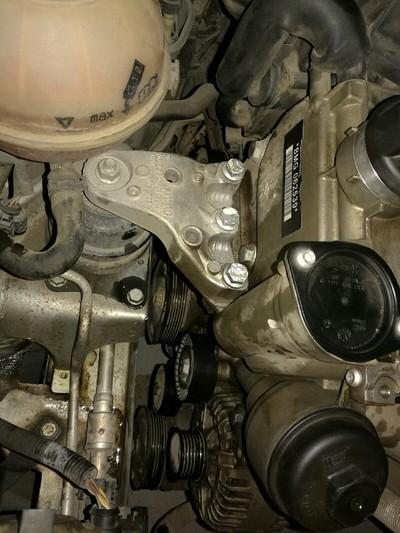 大众polo劲情发电机皮带怎么装?