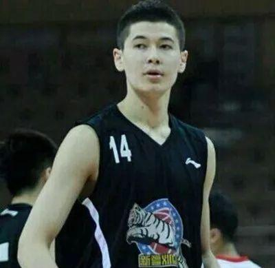 乐观坚韧好学!新疆男孩阿不都沙拉木的篮球大智慧