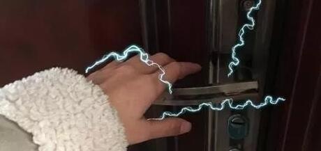 一枚硬币轻松搞定秋冬除静电