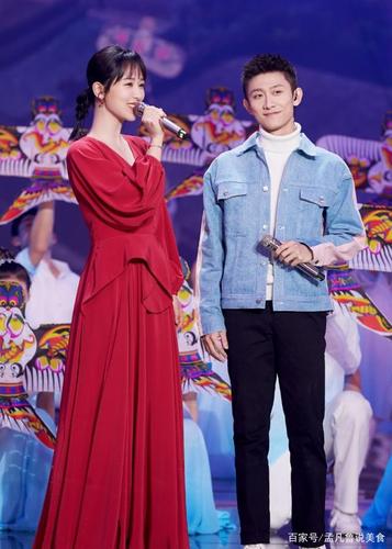 张一山,杨紫温柔合唱,身穿礼服对视一笑,观众:终于